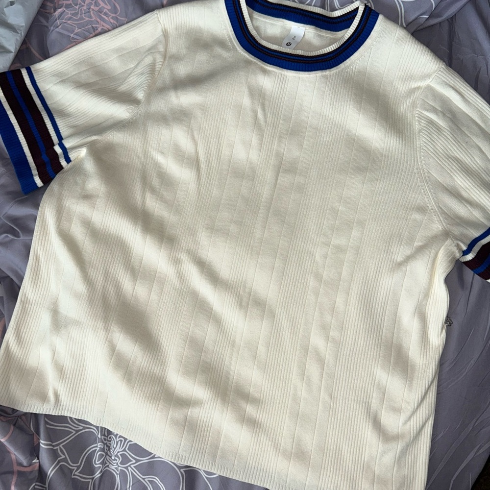 XL Lululemon Athletica Cream Top with Blue and Maroon Trim